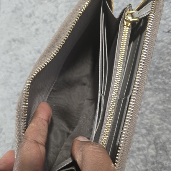 Prada Saffiano Zip-Round Wallet - Picture 8 of 9